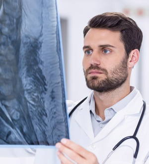 Фораминальный стеноз и радикулопатия, как осложнение тофусной формы подагры: иллюстративный случай